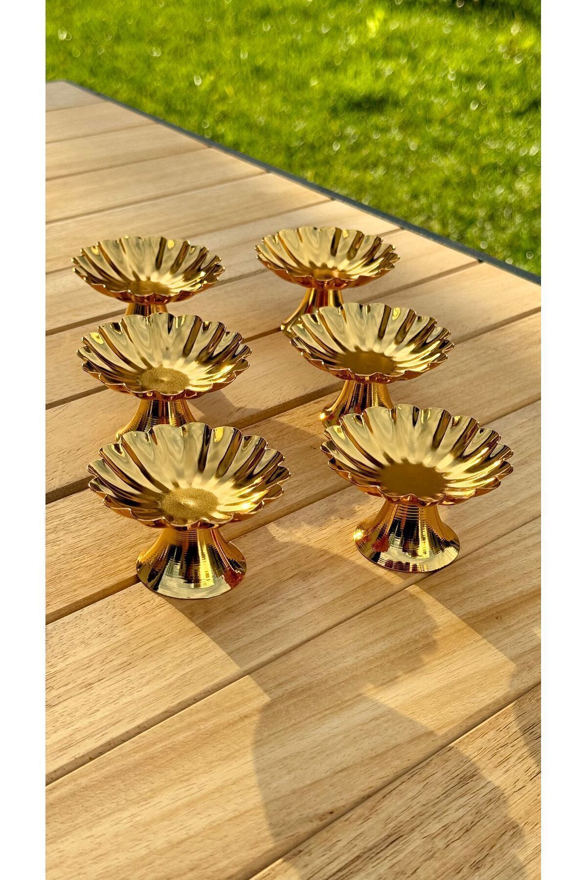 6 ADET İSTİRİDYE HUNİ AYAKLI GOLD RENK LOKUMLUK İKRAMLIK