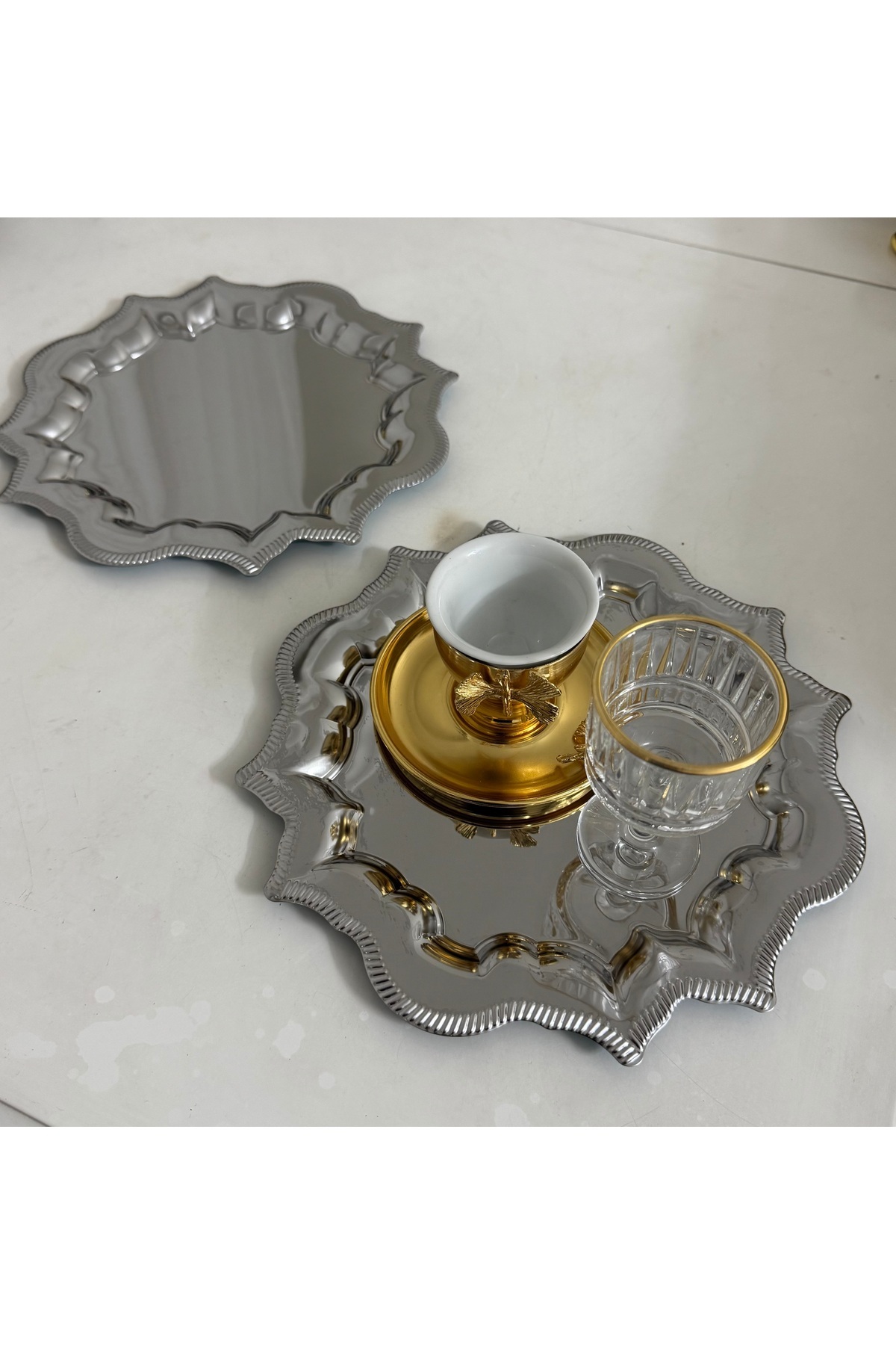 ÇELİK 2 ADET KENAR DESENLİ GÜNEŞ MODEL YUVARLAK SERVİS VE SUNUM TEPSİSİ
