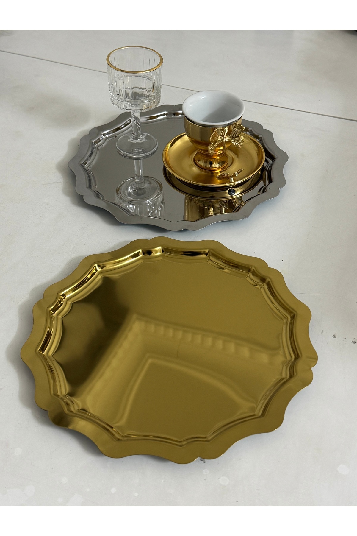 1 GOLD 1 GÜMÜŞ YUVARLAK DALGALI MODEL SERVİS VE SUNUM TEPSİSİ