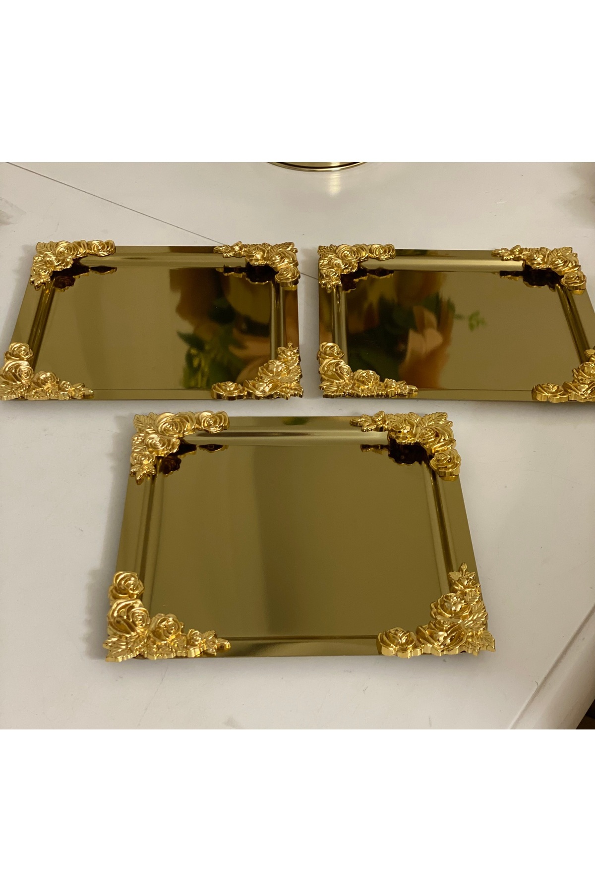 PASLANMAZ ÇELİK GOLD KARE 3 ADET DÖRT KENAR GÜLLÜ SUNUM TEPSİSİ