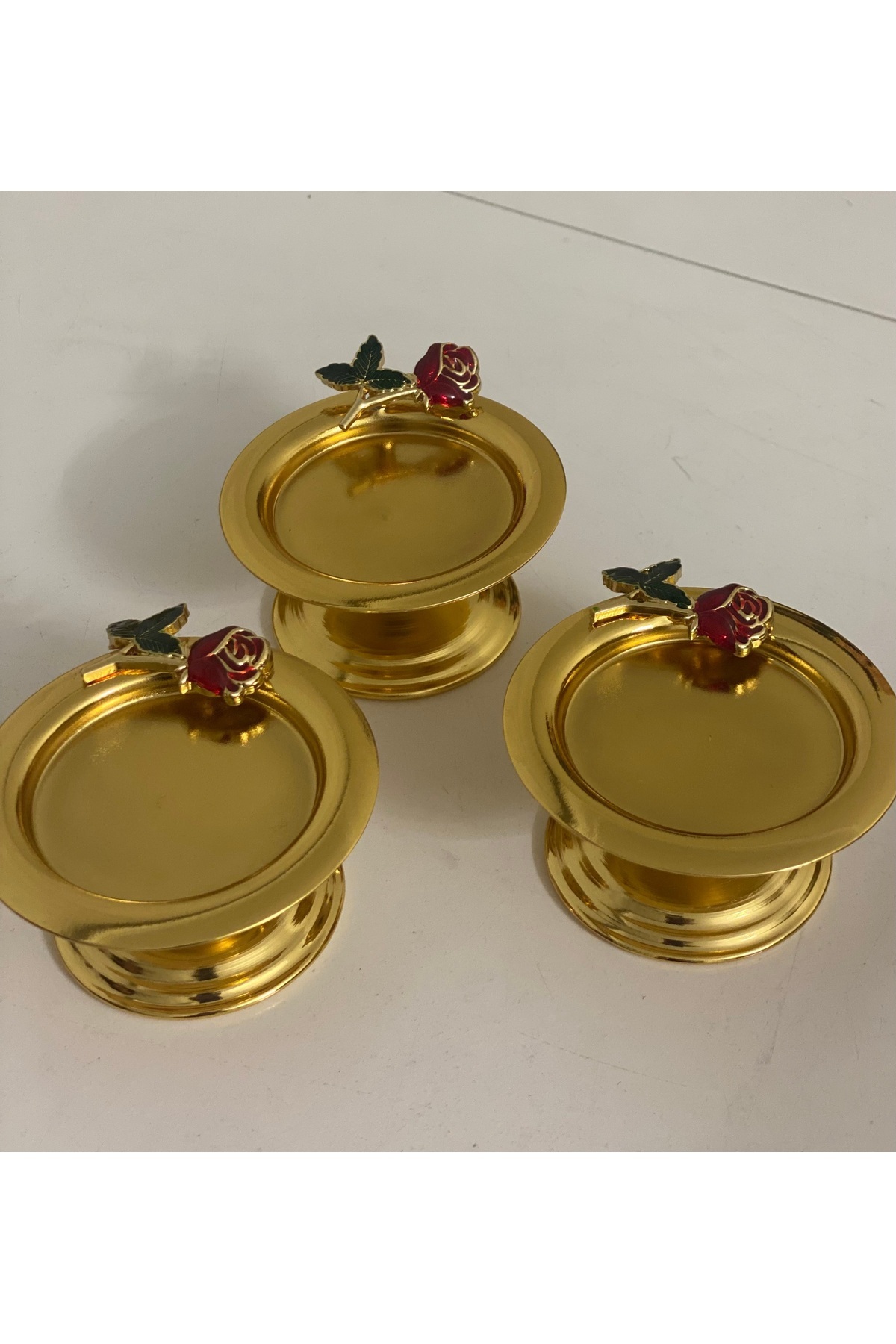 GOLD RENK 3 LÜ MAKARONLUK GÜL AKSESUARLI LOKUMLUK