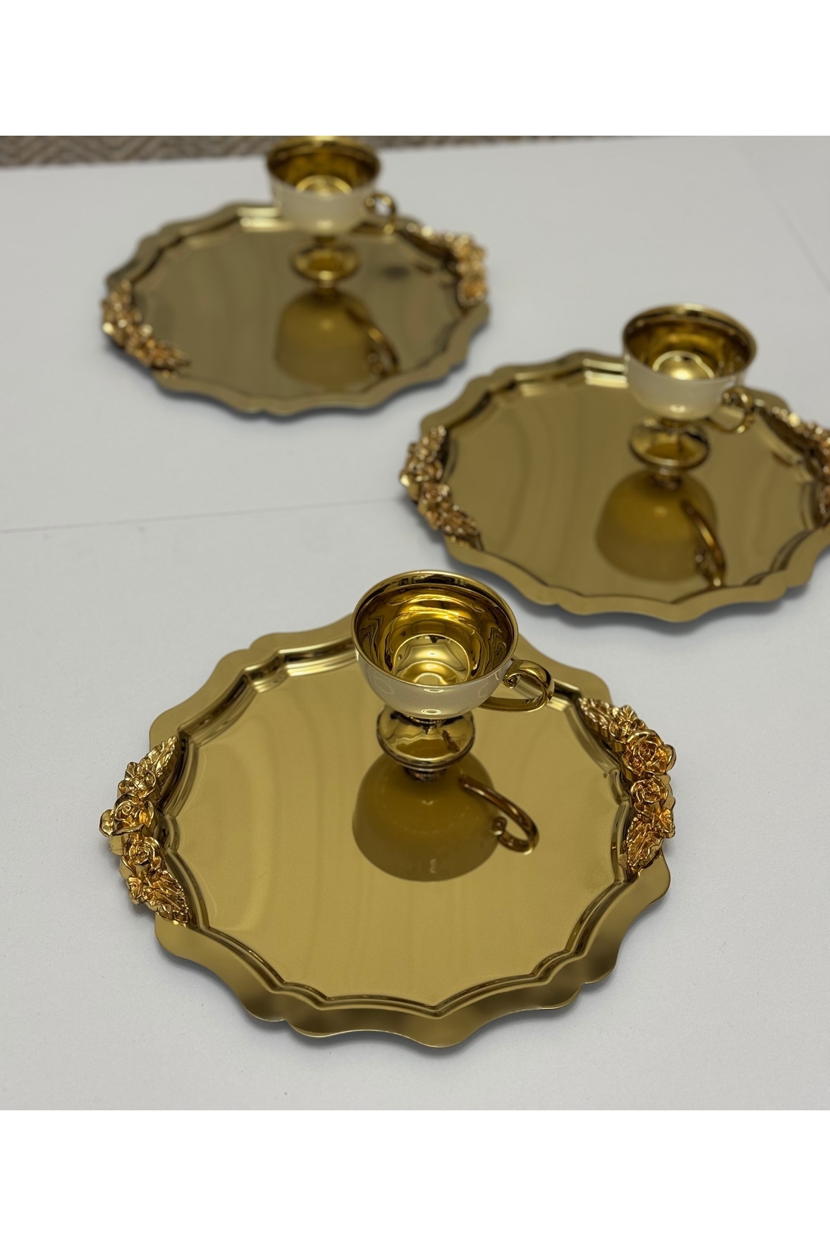 6 ADET GOLD YUVARLAK DALGALI GOLD KULPLU SERVİS VE SUNUM TEPSİSİ 20*25 CM