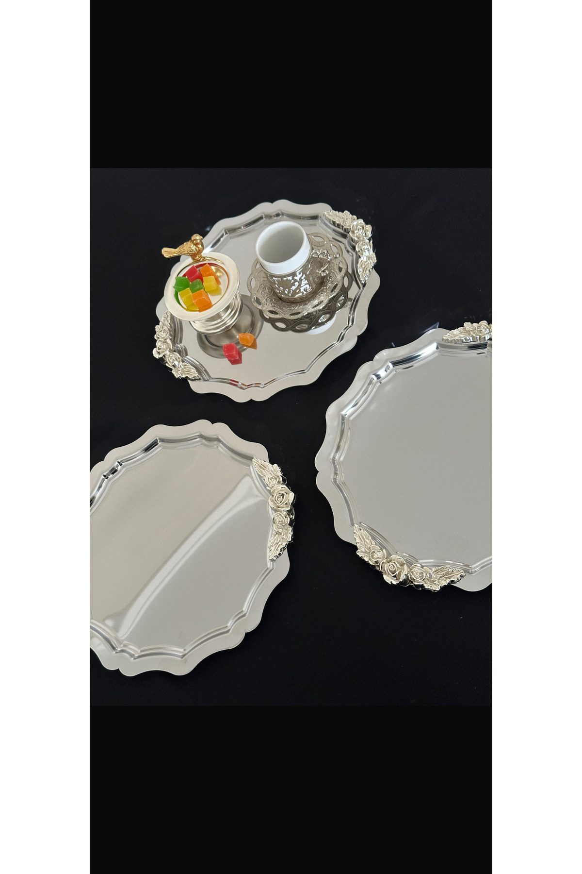 3 ADET GÜMÜŞ KULPLU YUVARLAK DALGALI MODEL SERVİS VE SUNUM TEPSİSİ 20*25 CM