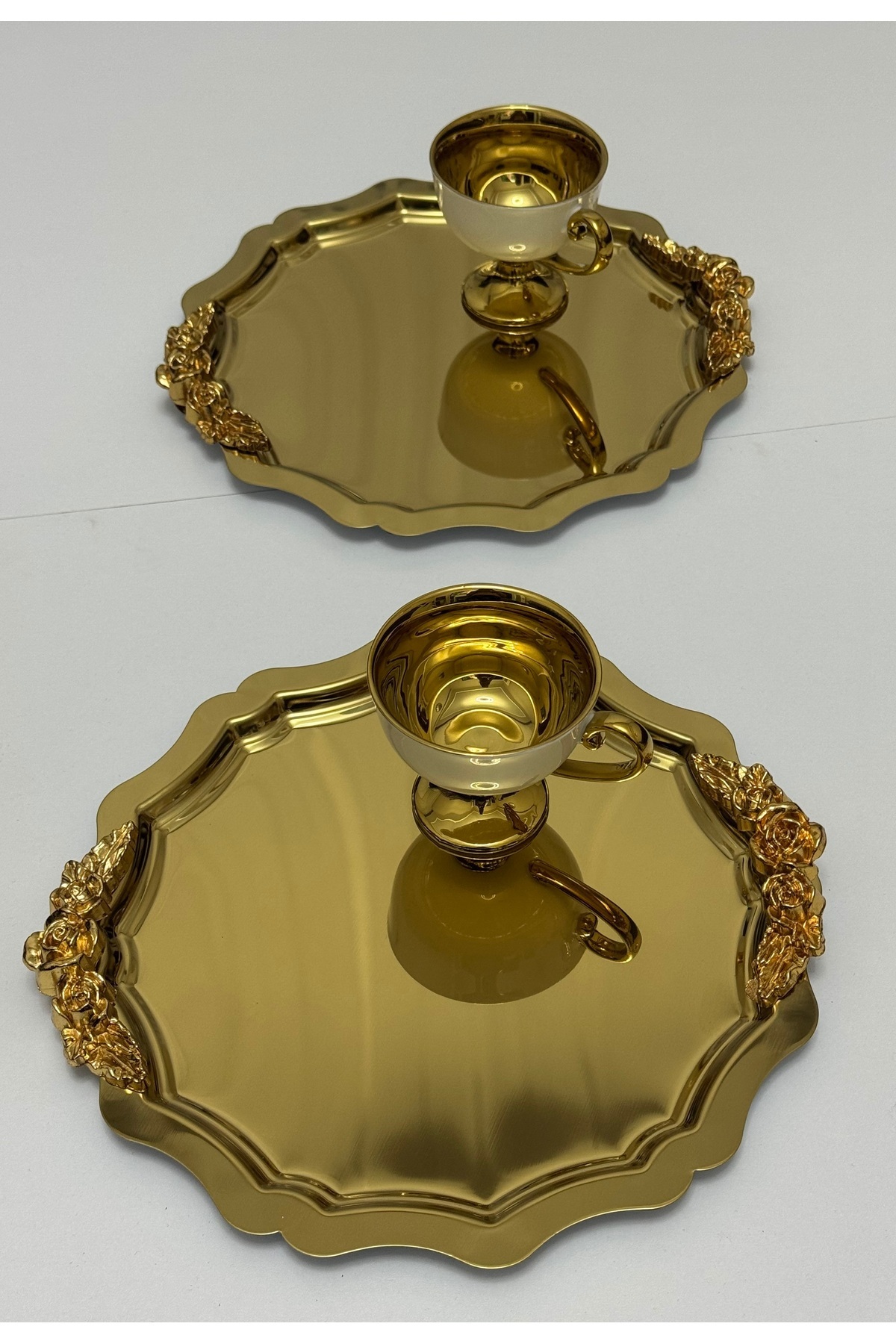 2 ADET GOLD YUVARLAK DALGALI KULPLU MODEL SERVİS VE SUNUM TEPSİSİ