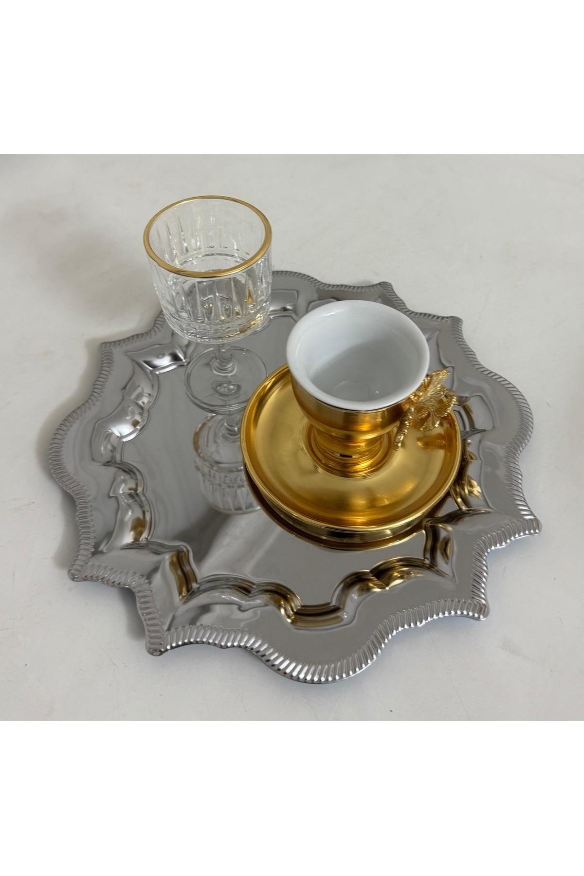 ÇELİK 1 ADET KENAR DESENLİ GÜNEŞ MODEL YUVARLAK SERVİS VE SUNUM TEPSİSİ