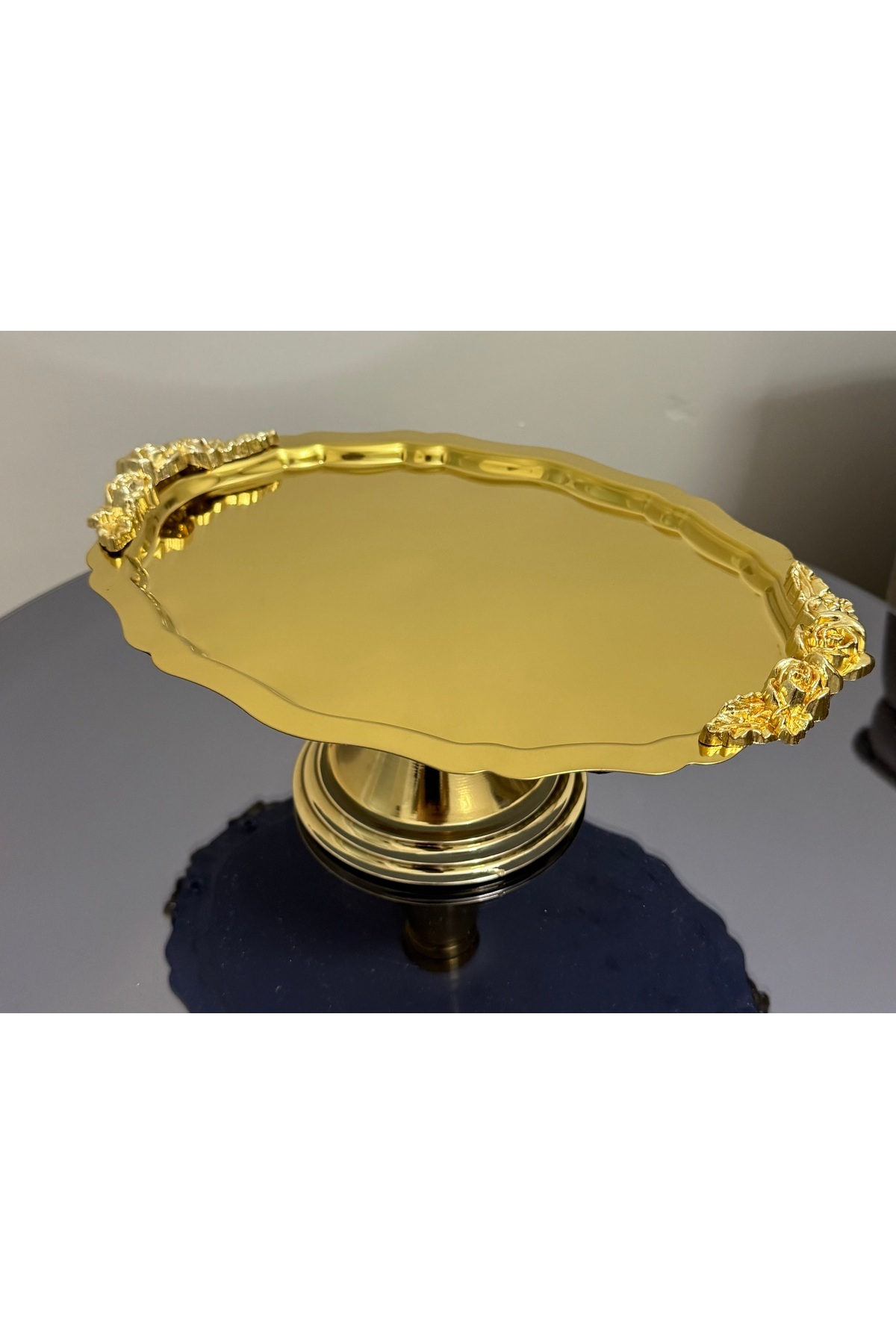 ÇELİK GOLD RENK KULPLU MODEL AYAKLI KEK KURABİYE STANDI İKRAMLIK LÜX