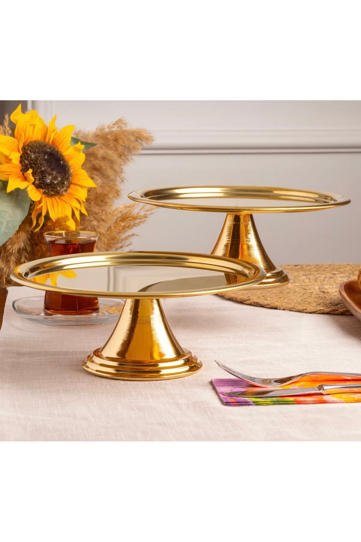 2 ADET GOLD YUVARLAK TEPSİLİ AYAKLI ÇELİK PASTA SUNUMLUK KEK STANDI