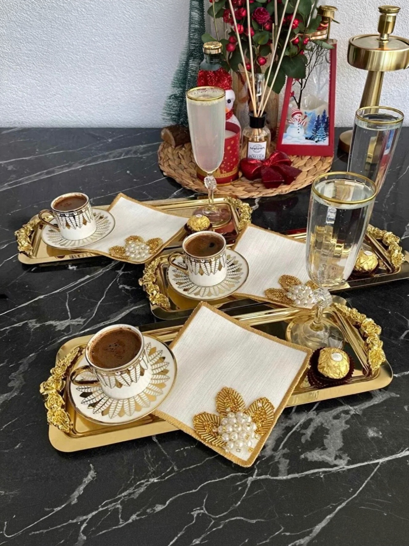 PARLAK GOLD 6 ADET DİKDÖRTGEN KULPLU MODEL SERVİS VE SUNUM TEPSİSİ